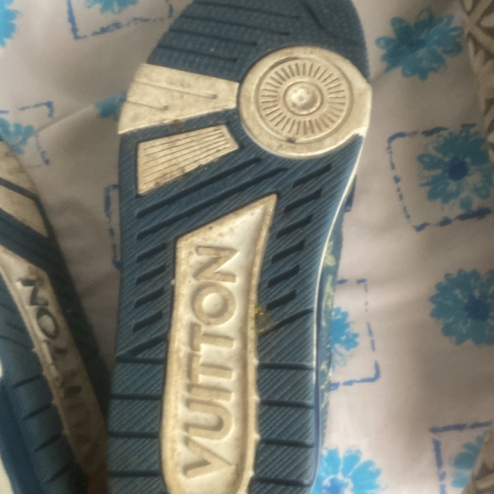 Louis Vuitton trainers - Picture 4 of 8